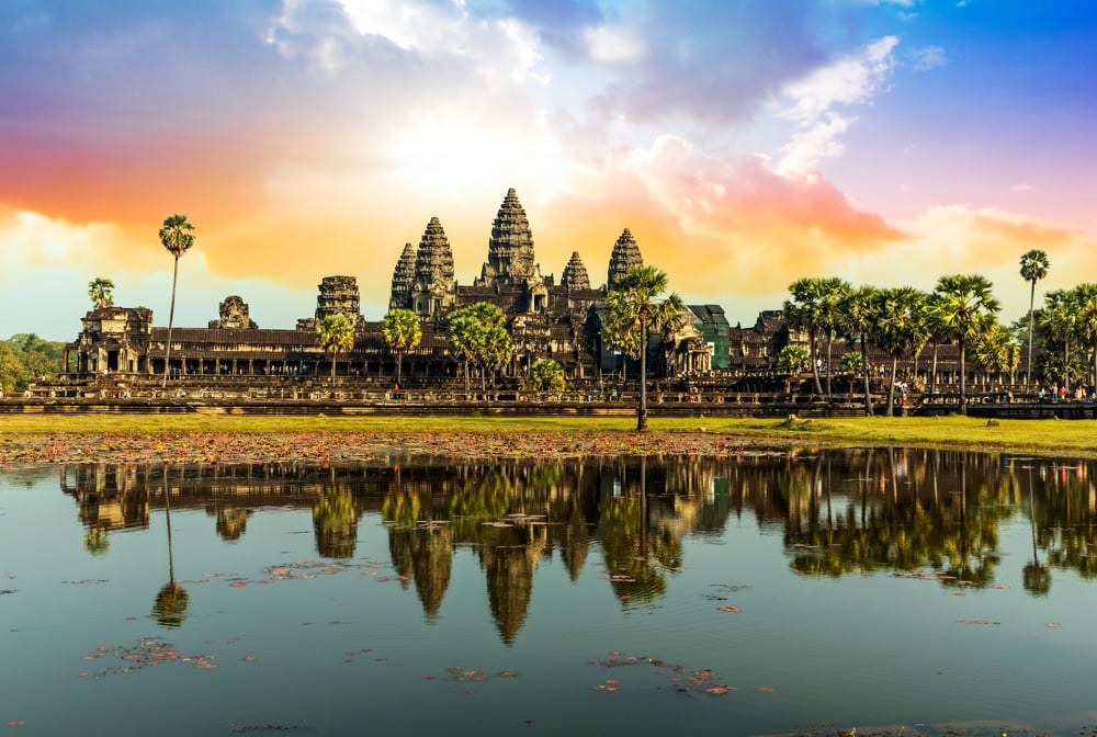 colourful-sunrise-in-angkor-wat-siem-reap-cambodia-_679734163